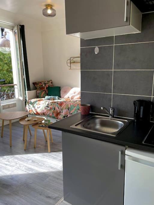 Charming Bright Sunny Studio Near Canal St Martin Paris Exterior foto
